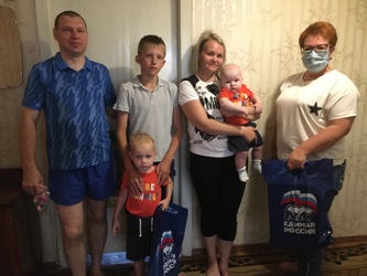 Владимир Попков поздравил с Днем семьи, любви, и верности многодетные семьи Заводского района